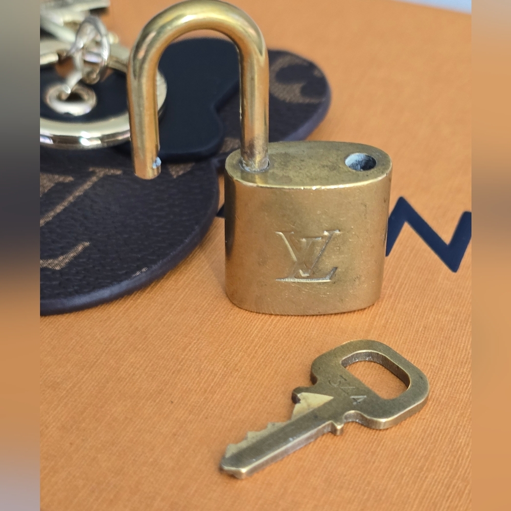 🟡Authentic Gold Louis Vuitton Padlock & key #344🟡 - Picture 6 of 13